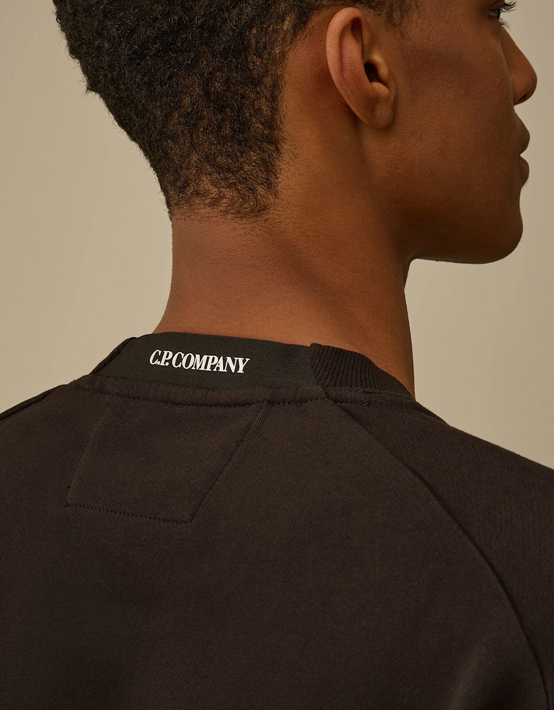 Diagonal Raised Lens Sweatshirt Black