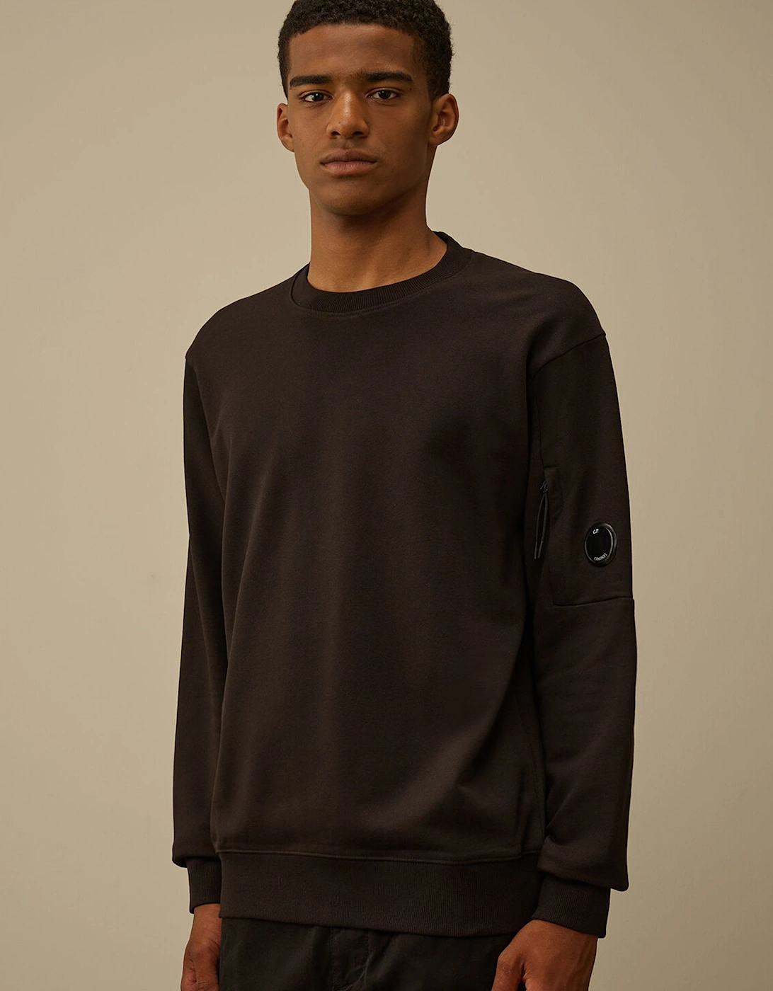 Diagonal Raised Lens Sweatshirt Black