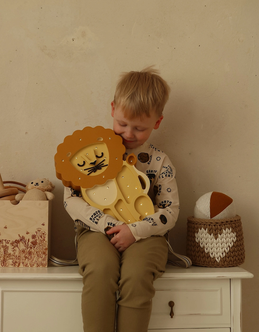 Lion Lamp in Yellow (36x23.5x5.5 cm)