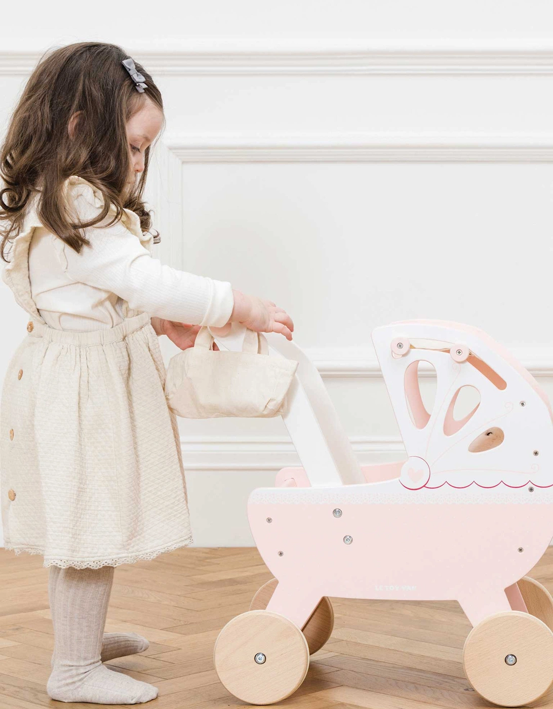 Retro Wooden Doll Pram (W:46cm D:29cm H:52.5cm)