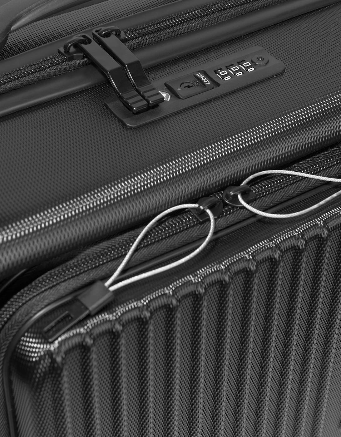 Explorer Suitcase in Black (W: 55cm)