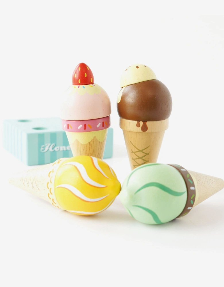 Wooden Ice Cream Cones Set ( W:10cm D:10cm H:13.7cm)