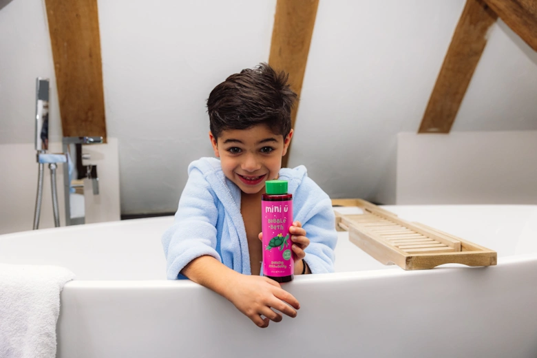 Kids Sparkling Strawberry Bubble Bath in Red