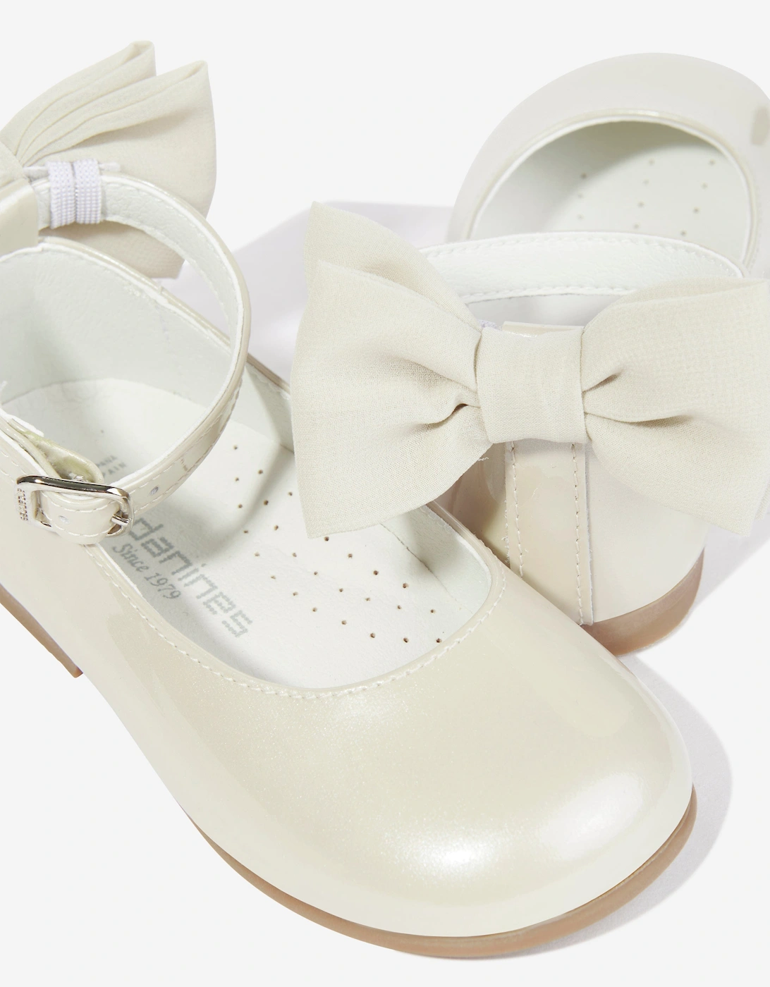 Girls Patent Leather Bow Shoes in Beige