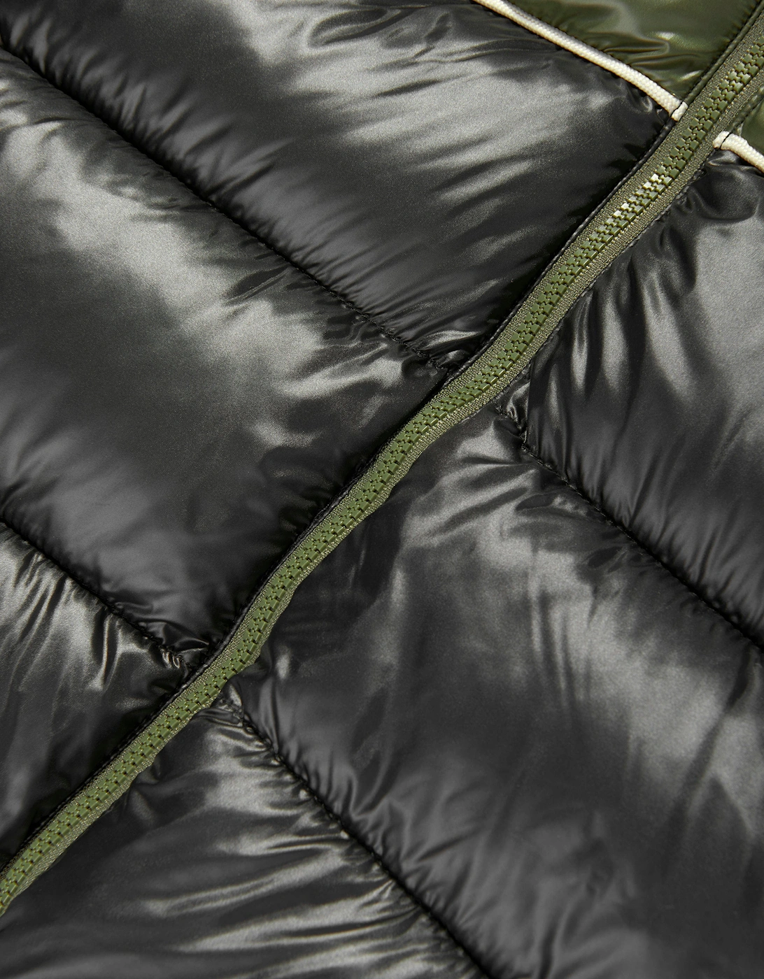 Boys Hooded Puffer Jacket in Green