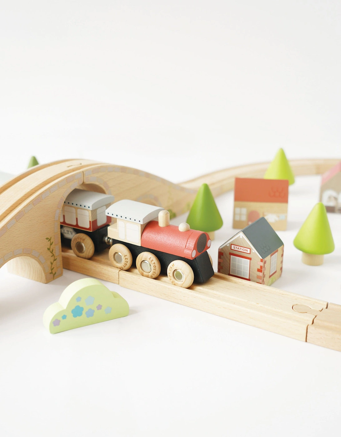 Figure of 8 Train Set-40 Pieces (Track W:104 x D:45 x H:7.5cm)
