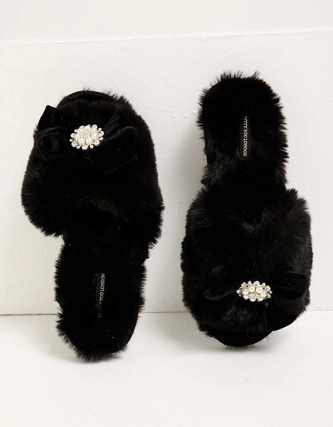 Anya Slippers in Black