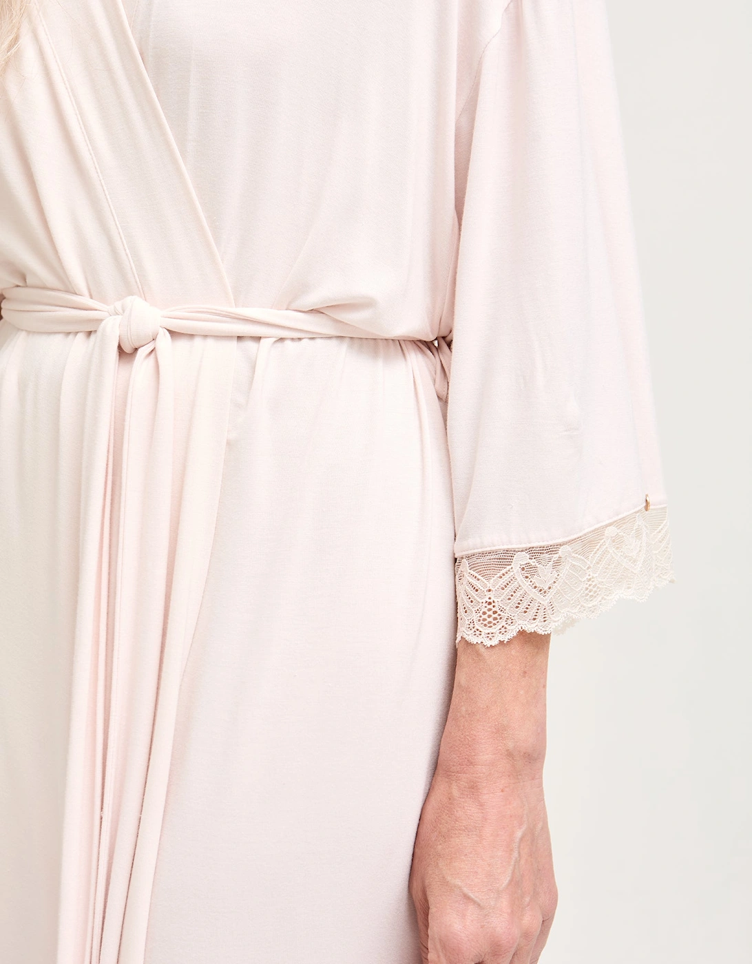 Bamboo Lace Kimono Robe in Powder Puff
