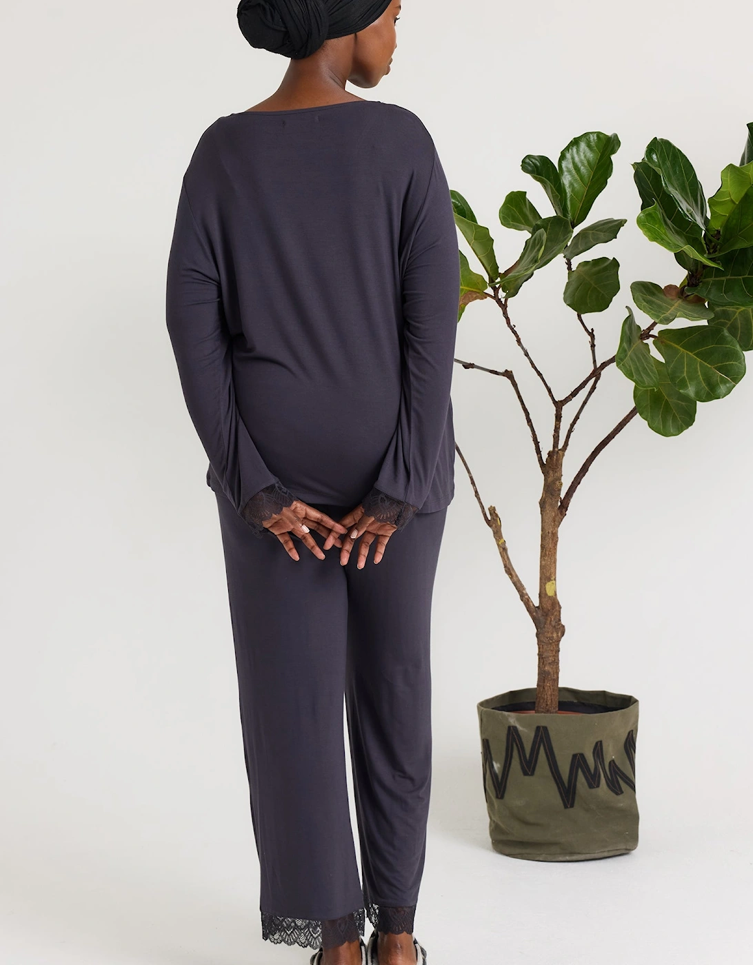 Bamboo Lace V-Neck Pyjama Set in Raven