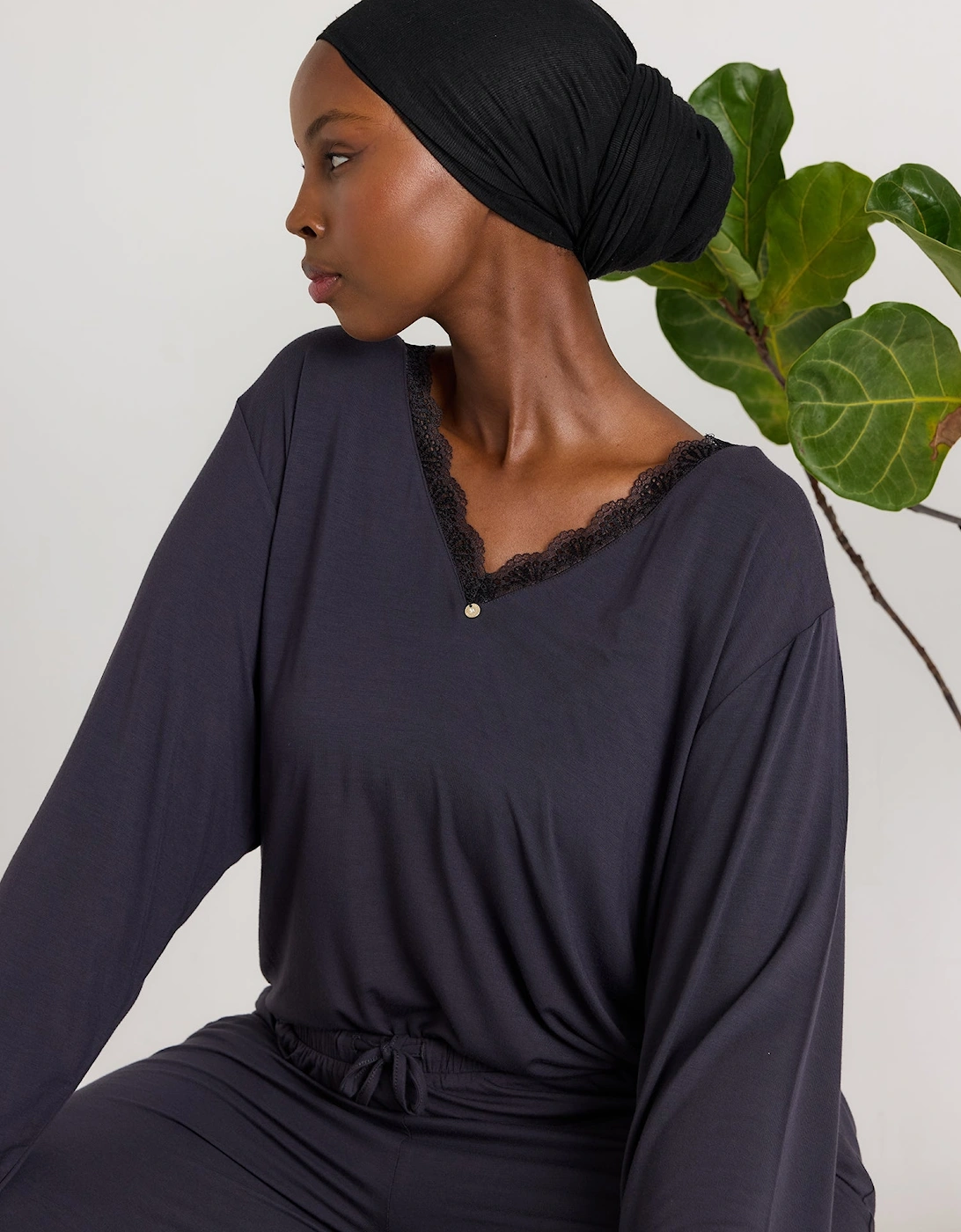 Bamboo Lace V-Neck Pyjama Set in Raven