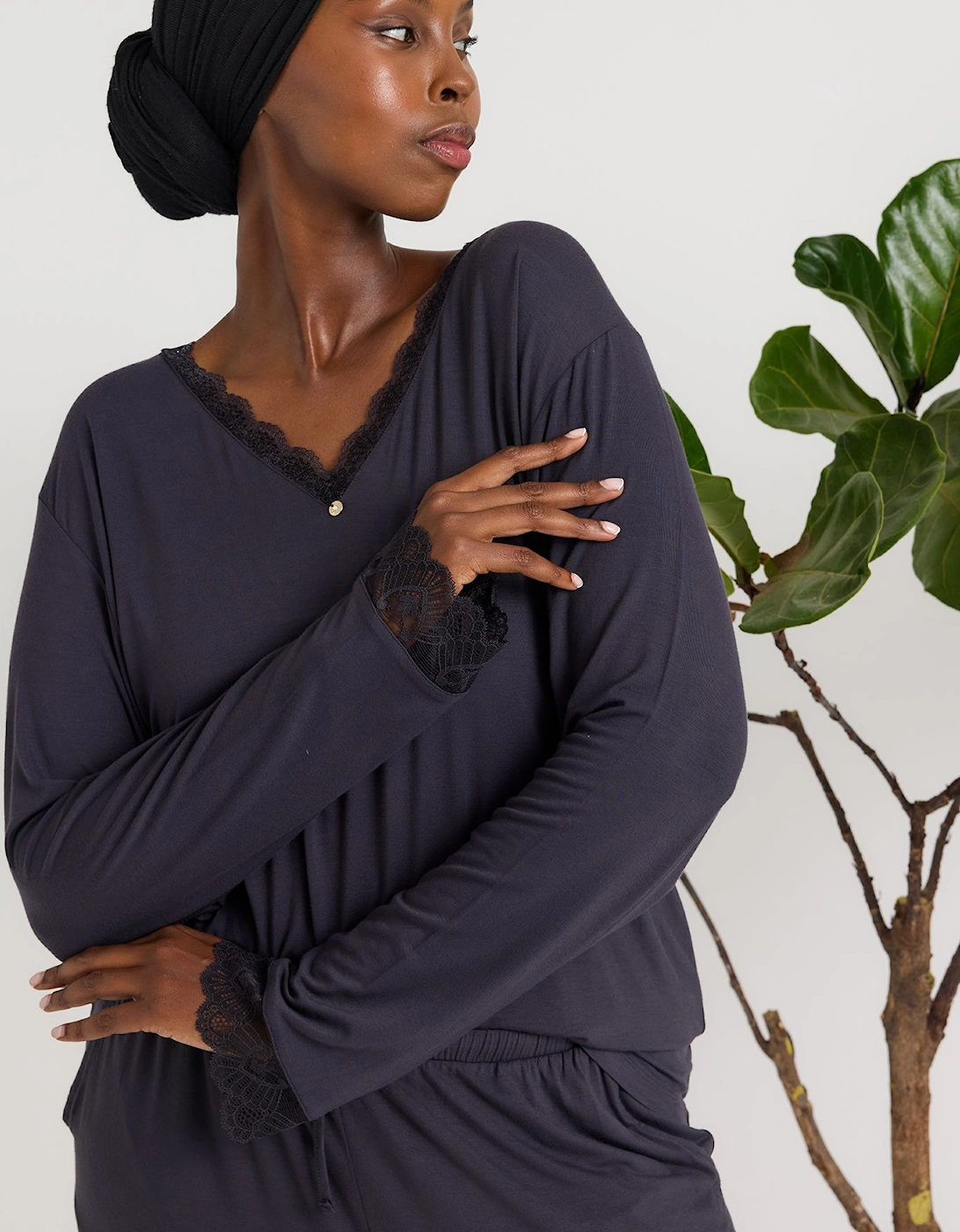 Bamboo Lace V-Neck Pyjama Set in Raven