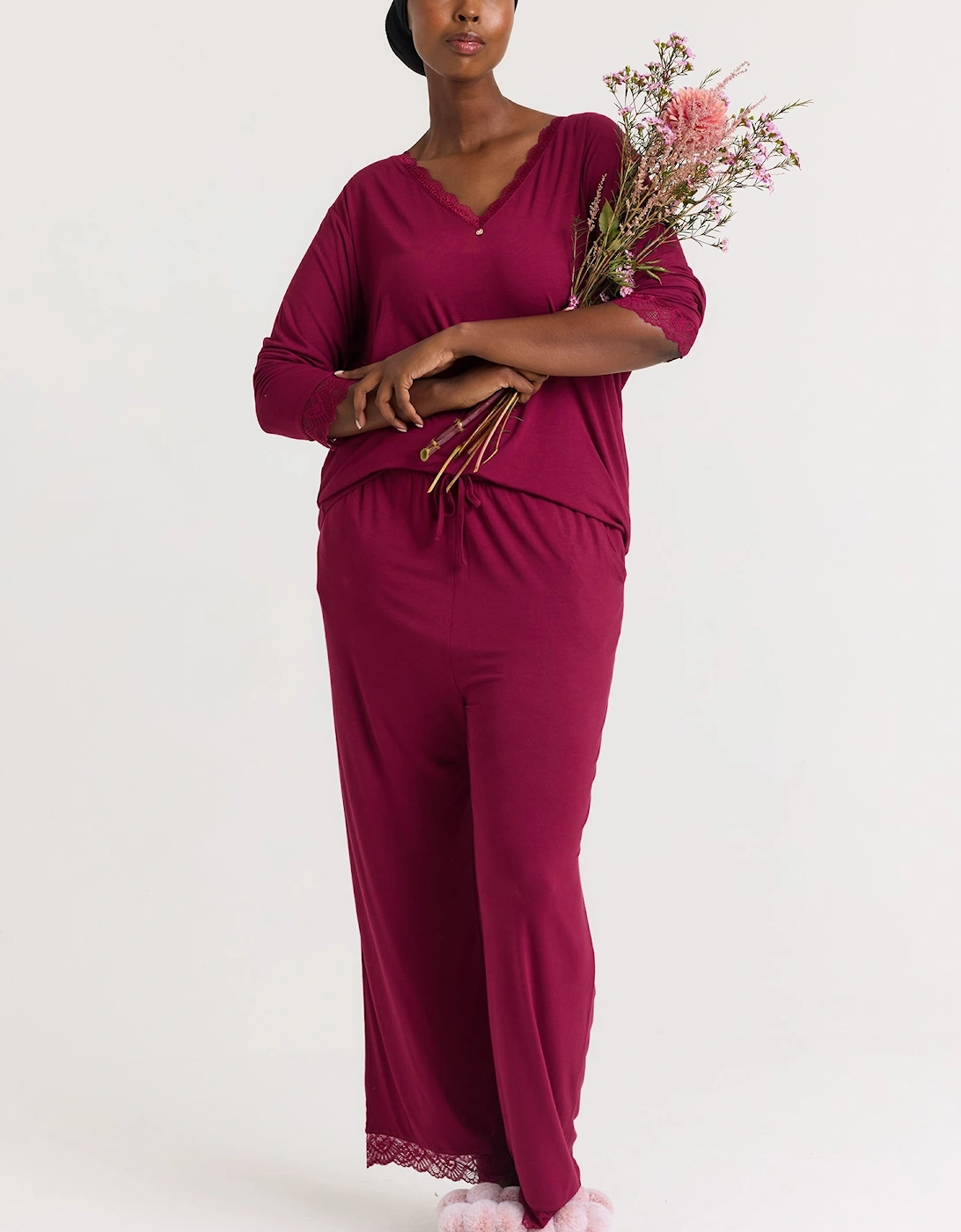 Bamboo Lace V-Neck Pyjama Set in Bordeaux