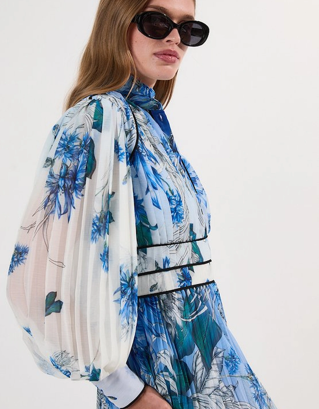 Scattered Floral Print Pleated Maxi Dress