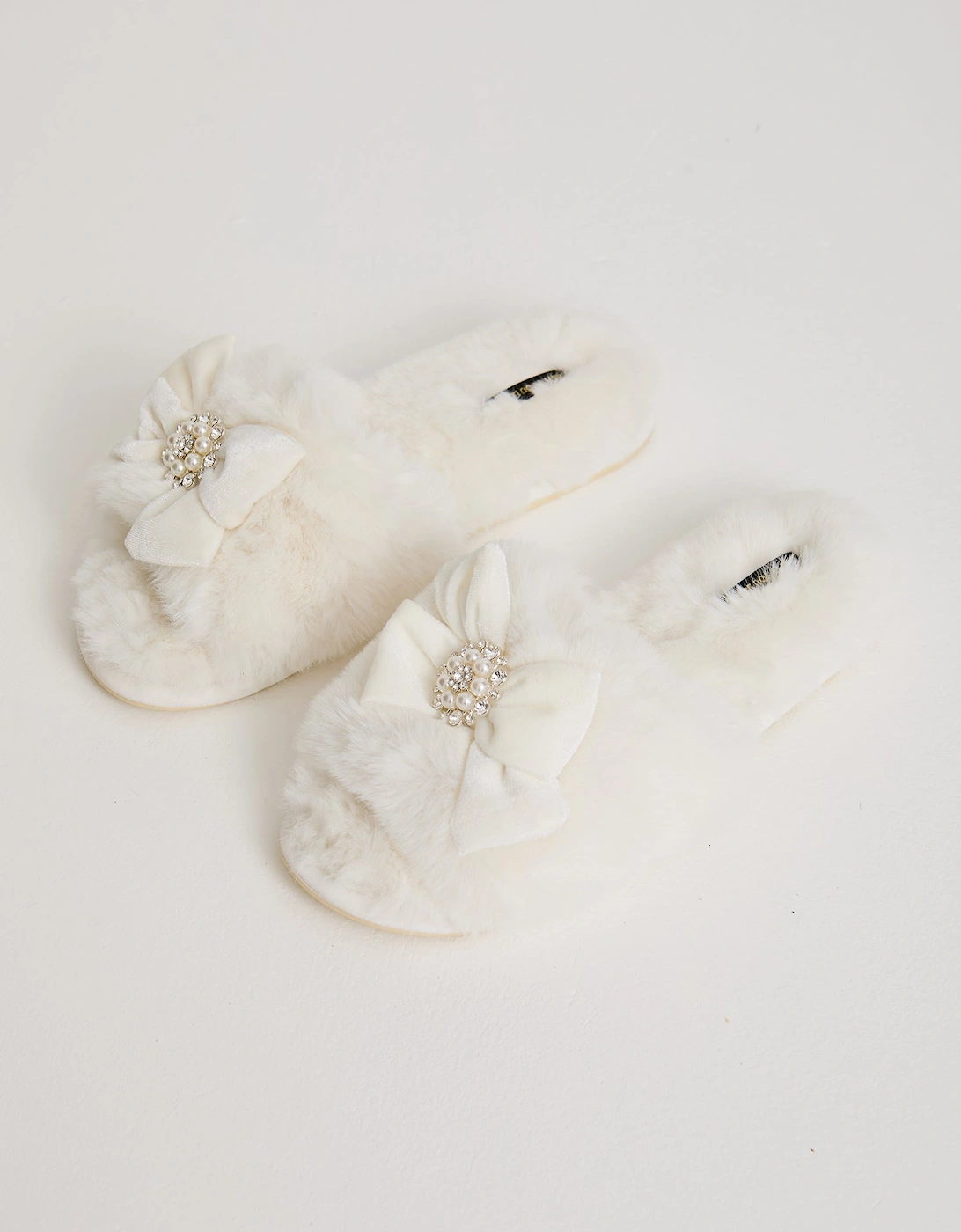 Anya Slippers in Cream