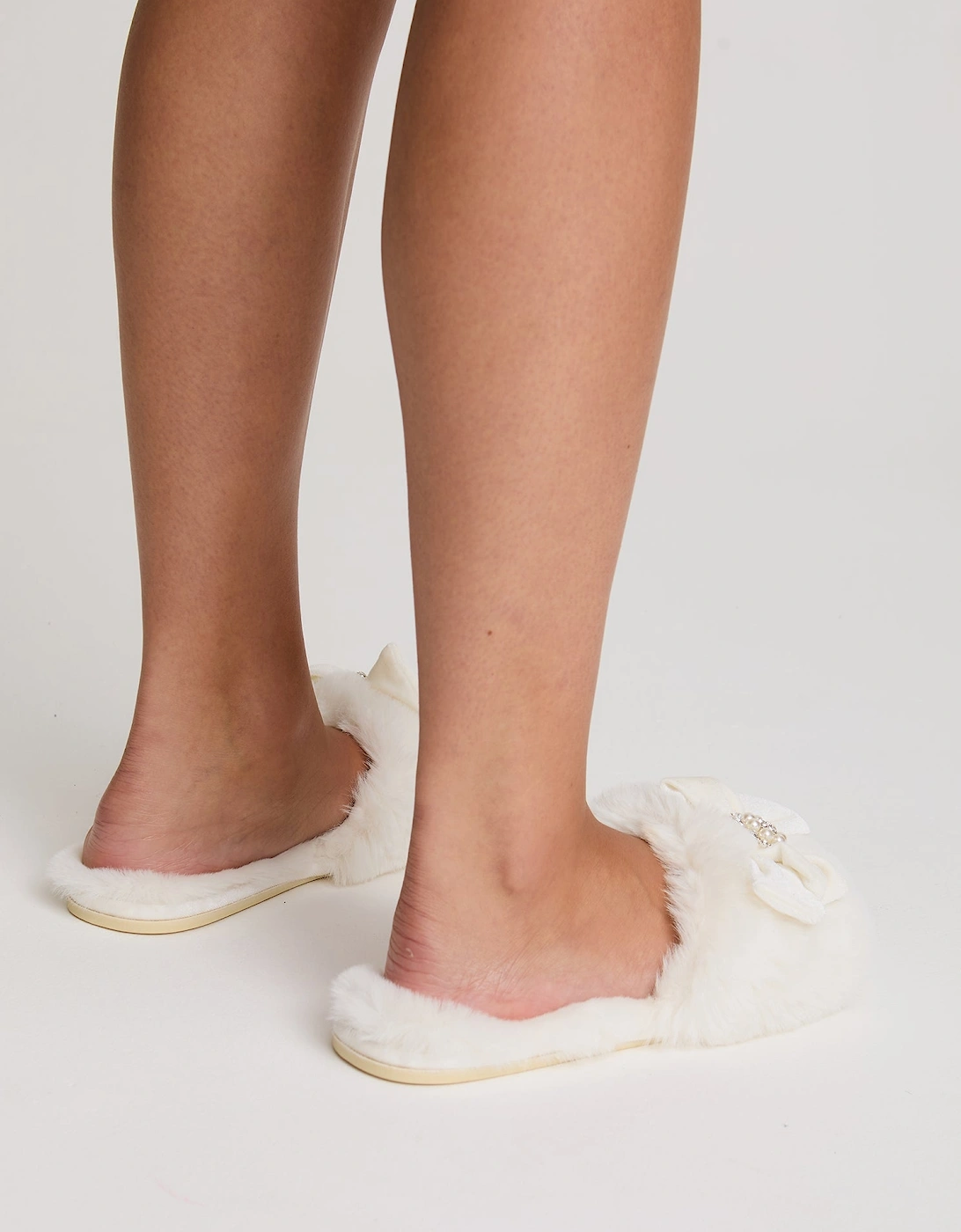 Anya Slippers in Cream