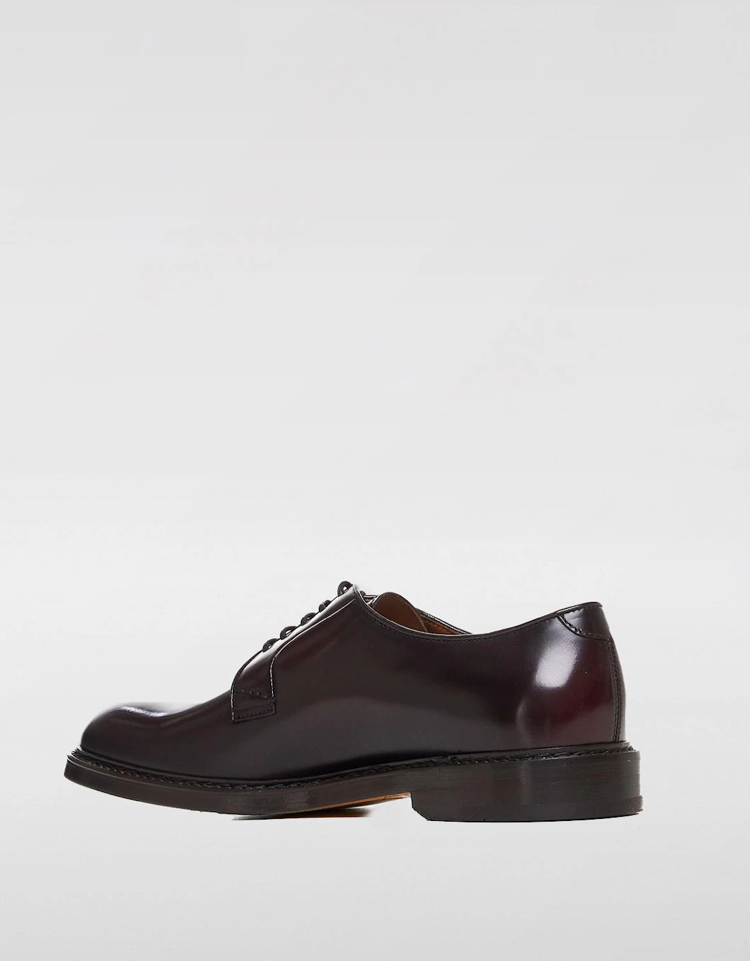 Elegant Lace-Up Shoe with Refined Style and Comfortable Fit