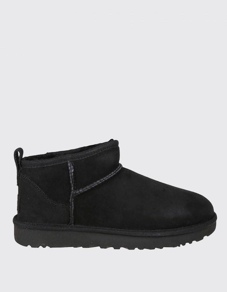 Classic Boot with Suede Upper and Round Toe for Everyday Use