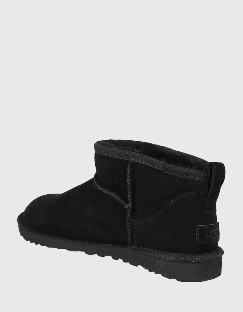 Classic Boot with Suede Upper and Round Toe for Everyday Use