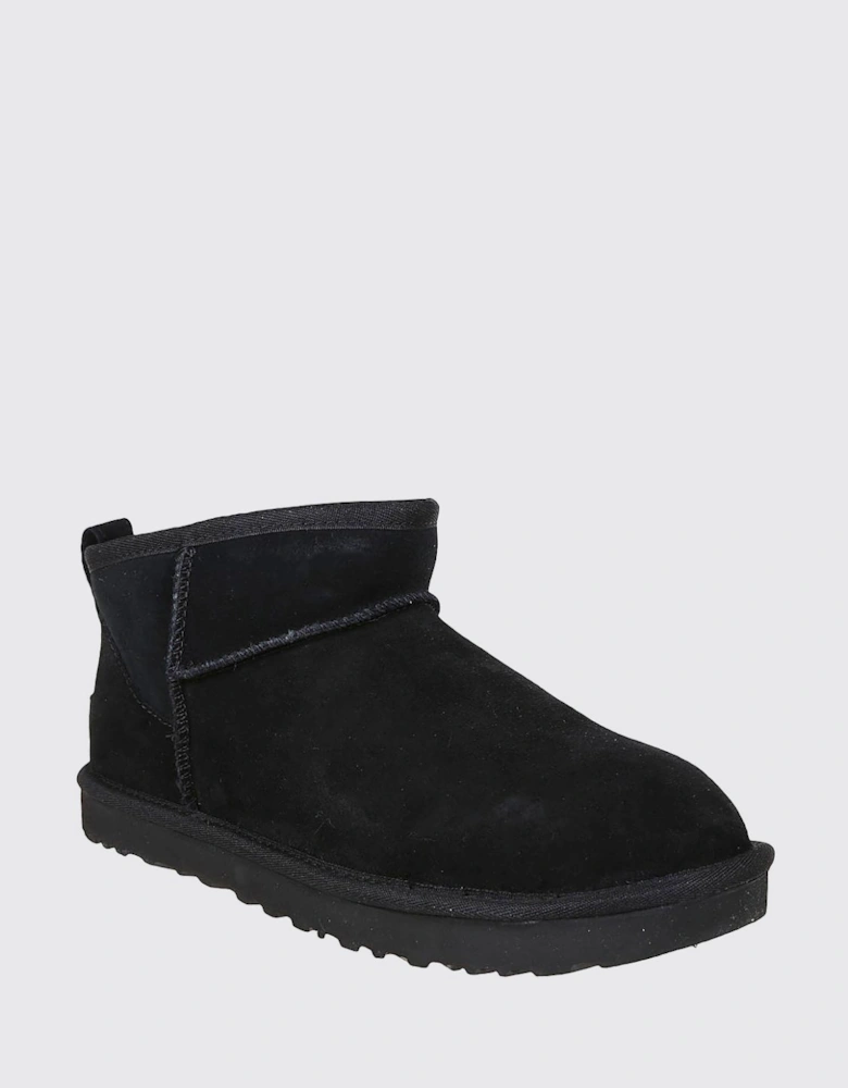 Classic Boot with Suede Upper and Round Toe for Everyday Use