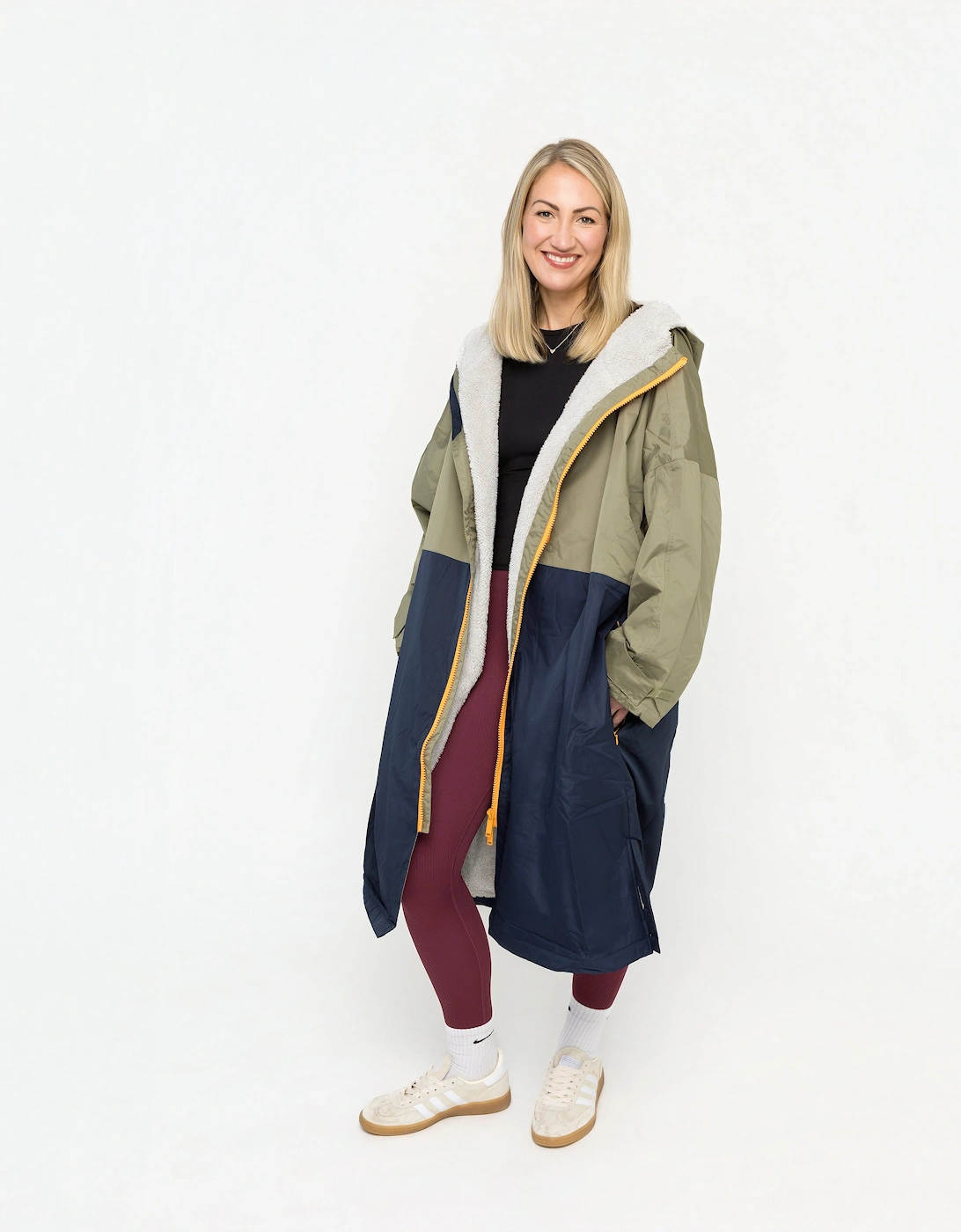 Rira Waterproof Changing Robe, 2 of 1