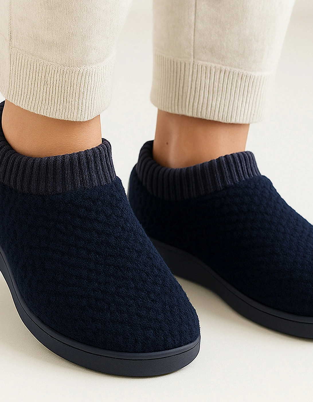Isotoner POPCORN FULL BACK BOOTIE Womens Slippers Navy