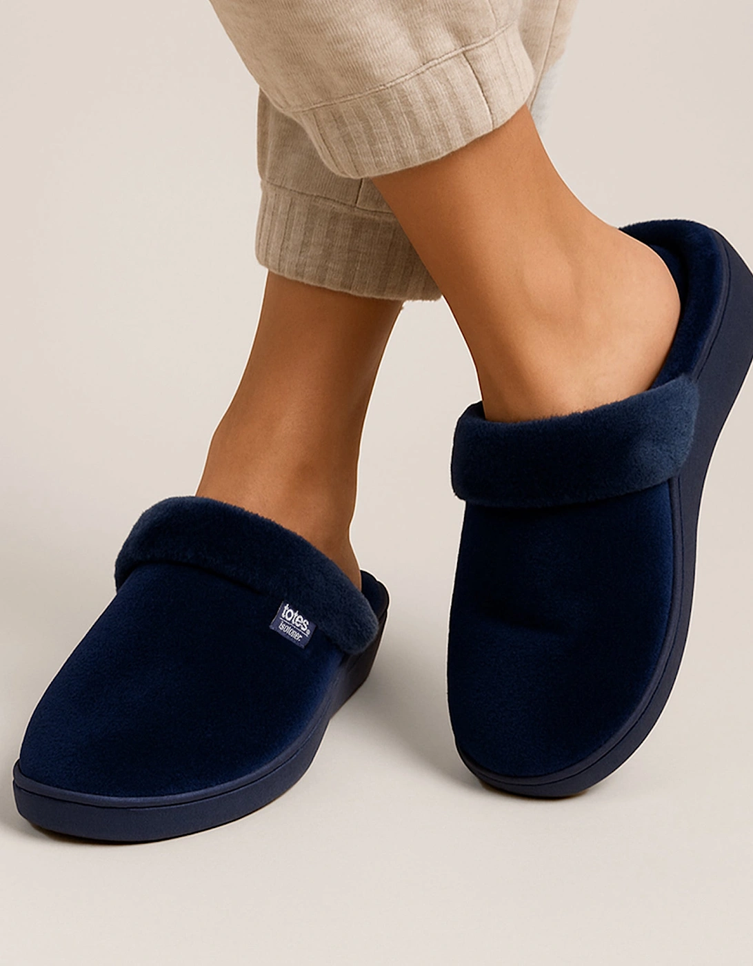 Isotoner SPARKLE VELOUR HEELED MULE Womens Mule Slippers Navy, 3 of 2