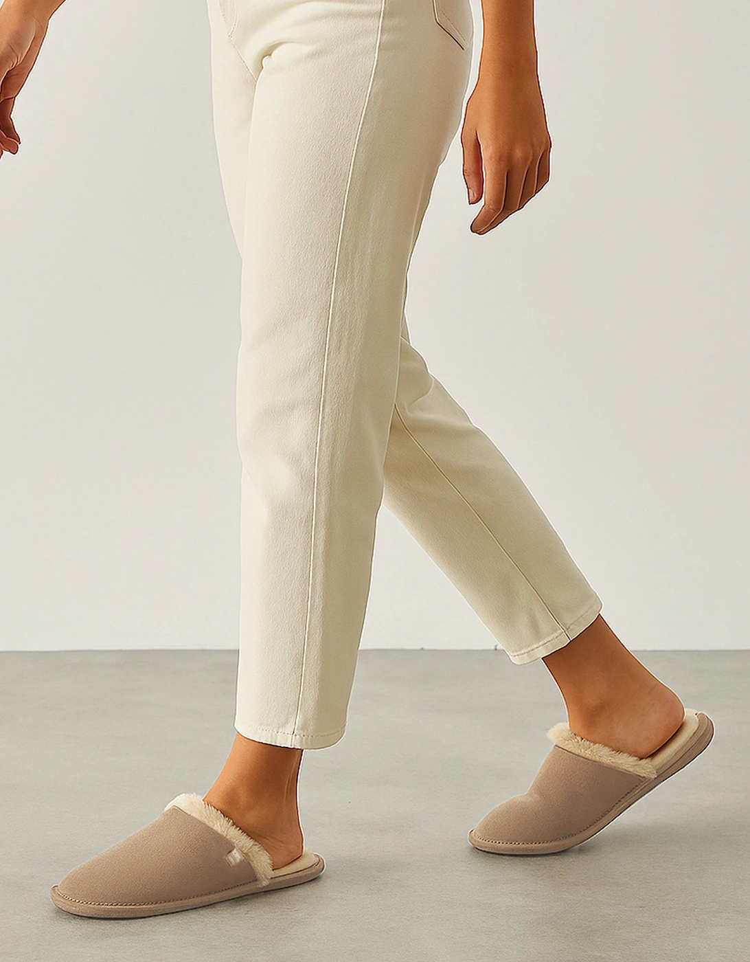 Isotoner REAL SUEDE MULE Womens Slippers Sand