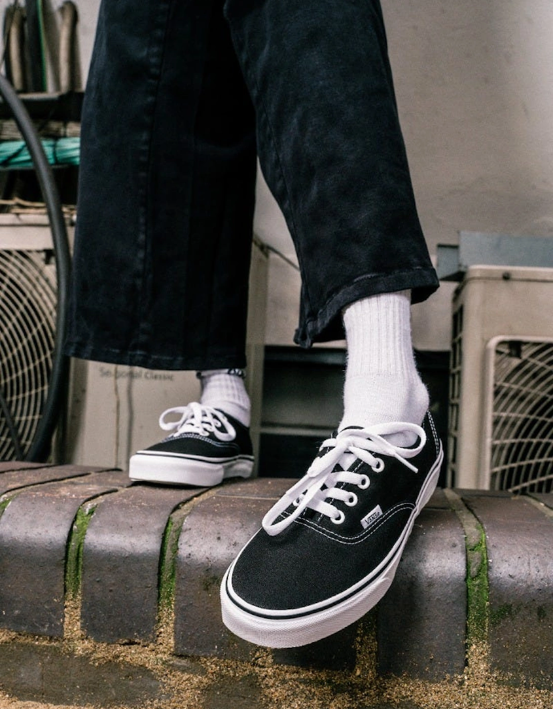 Authentic Black / White Canvas Trainers