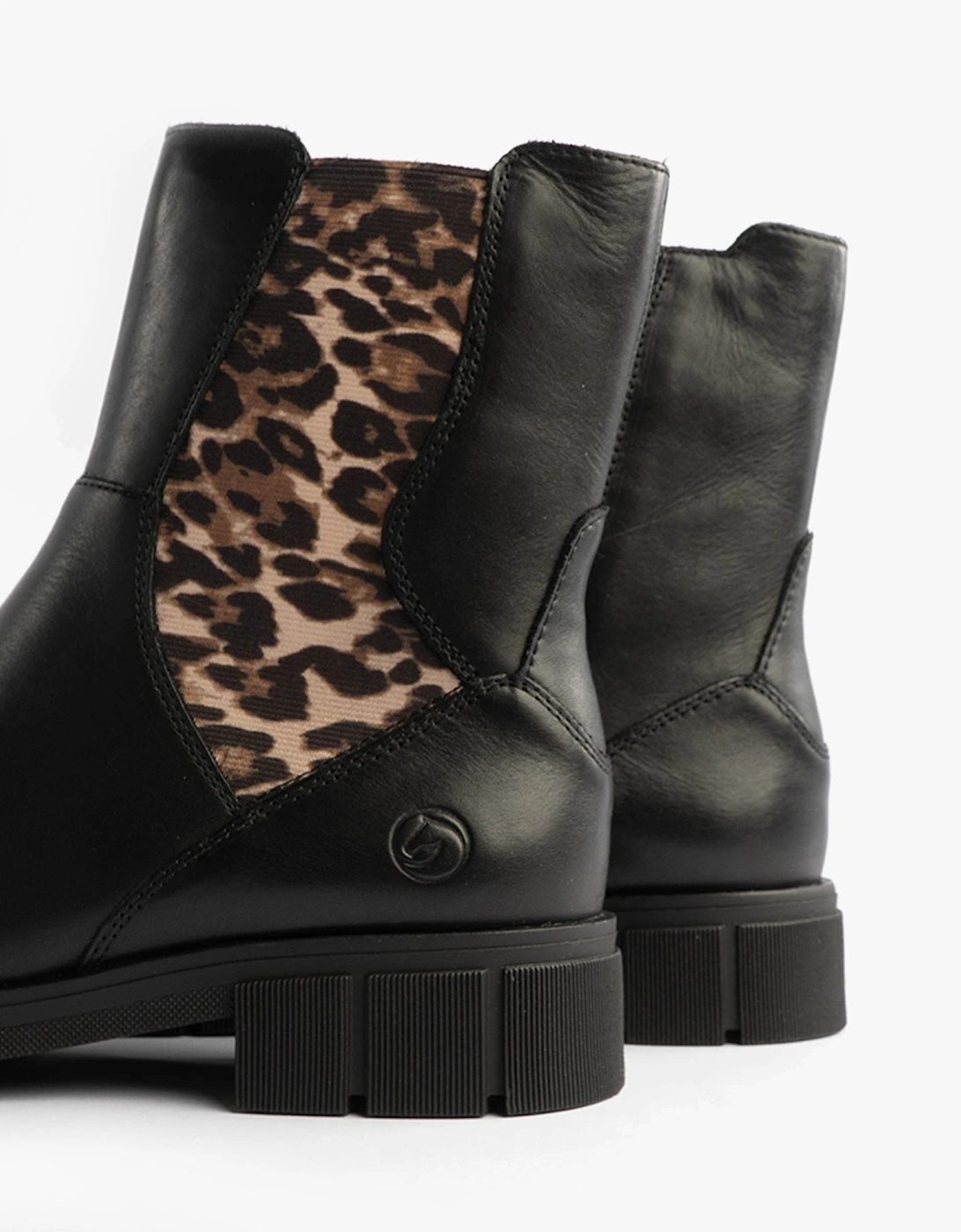 D2S70-03 Womens Side Zip Chelsea Boots Black