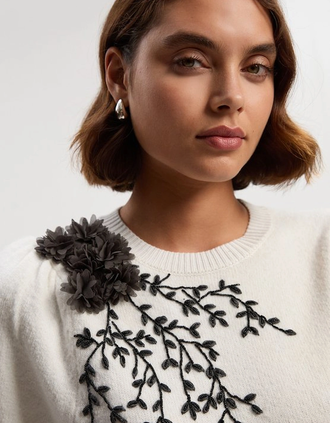 Flower And Beaded Puff Sleeve Knit Tee