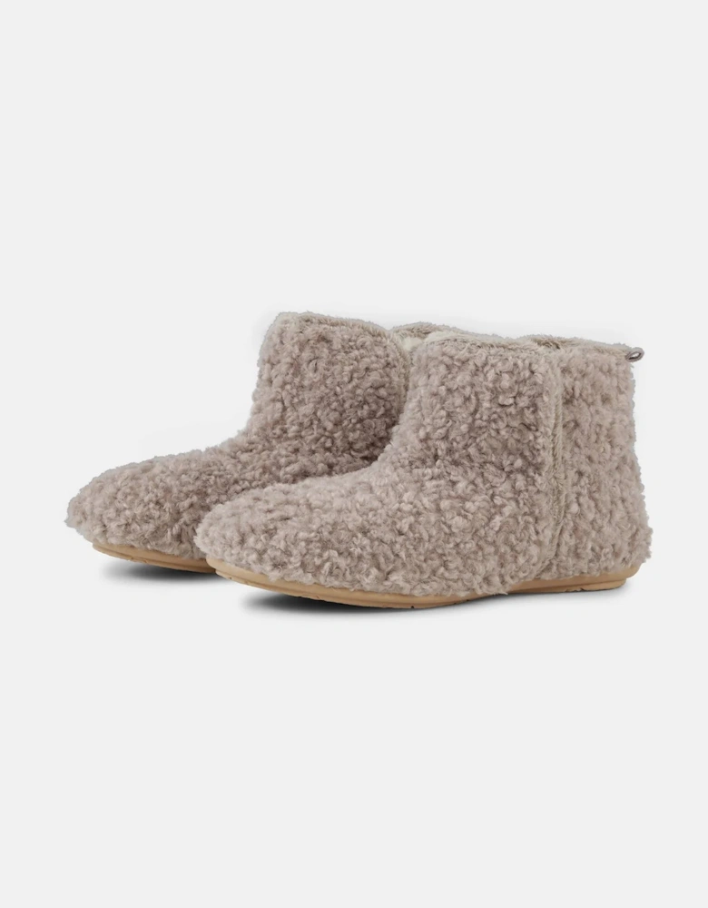 Cosy ankle boot in atmosphere wheat