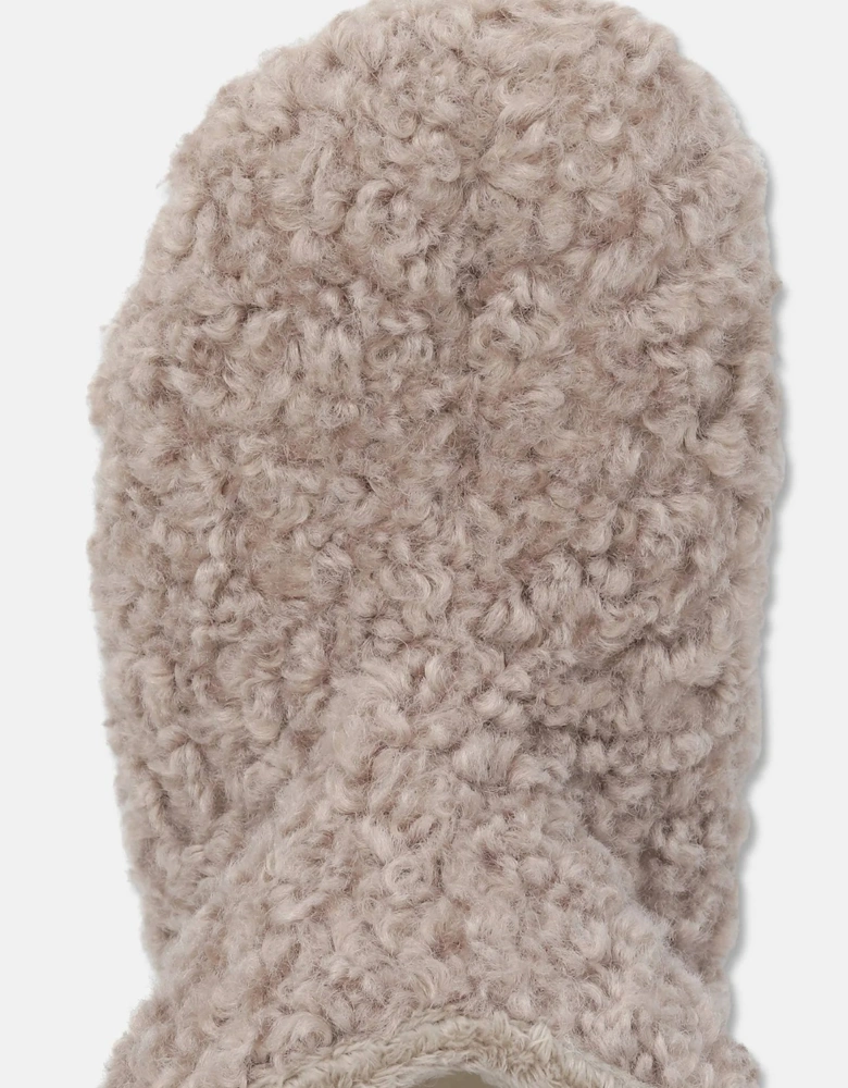 Cosy ankle boot in atmosphere wheat