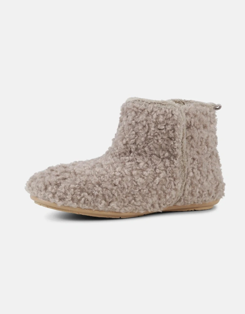 Cosy ankle boot in atmosphere wheat