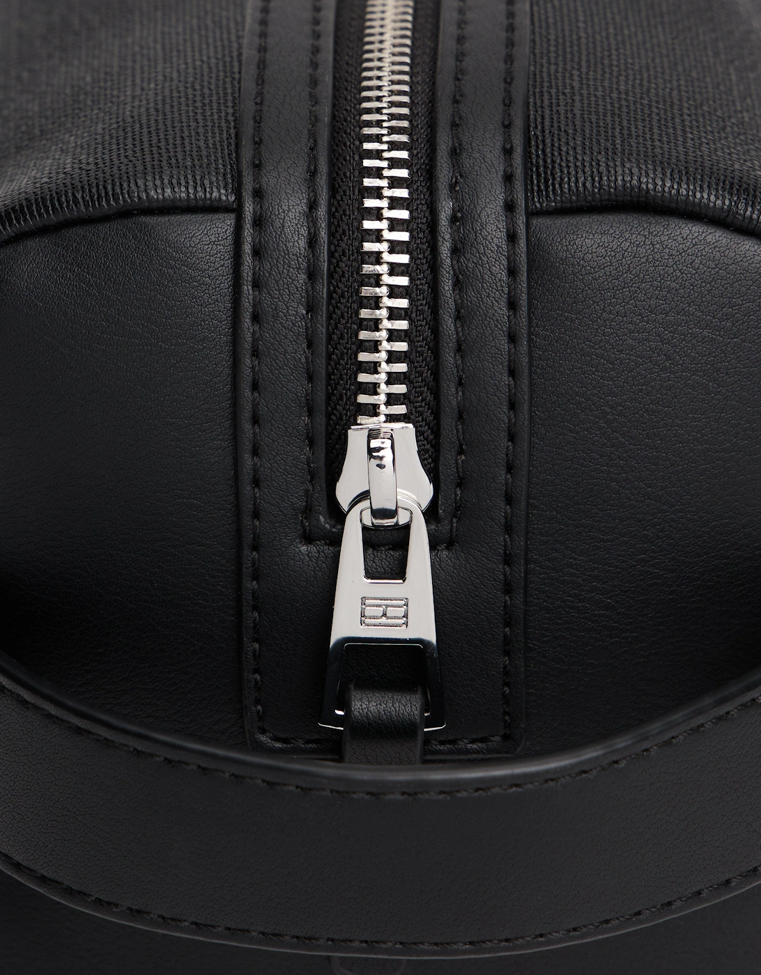TH Modern Mens Washbag - Black