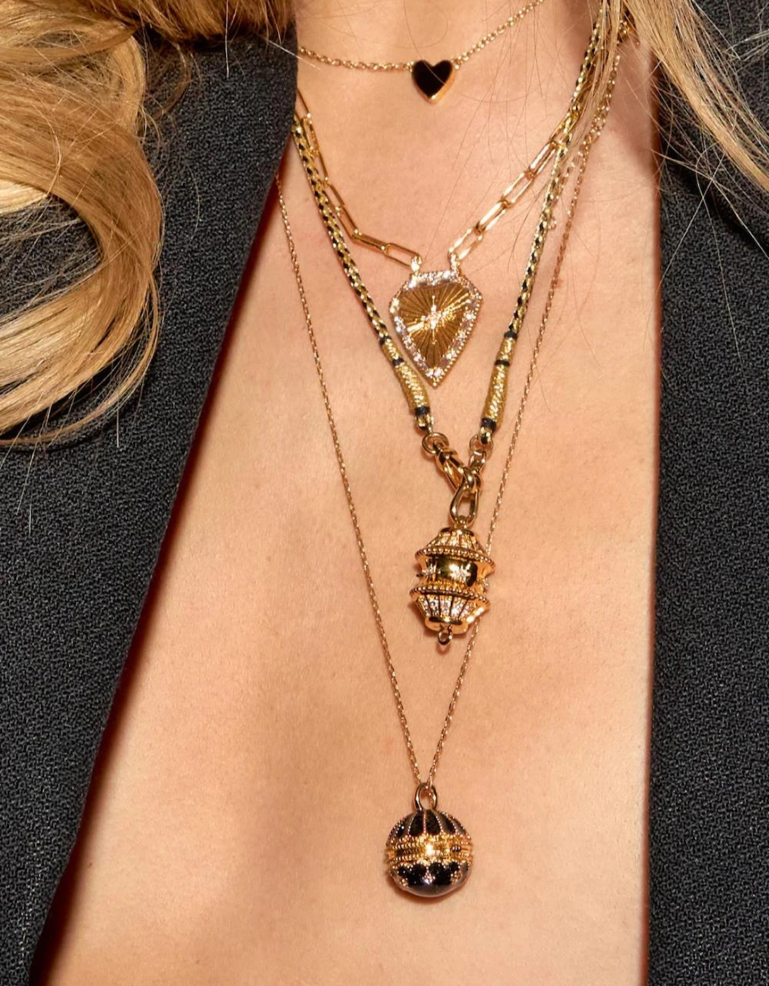 Mya-Bay Black Shiny Protection Necklace