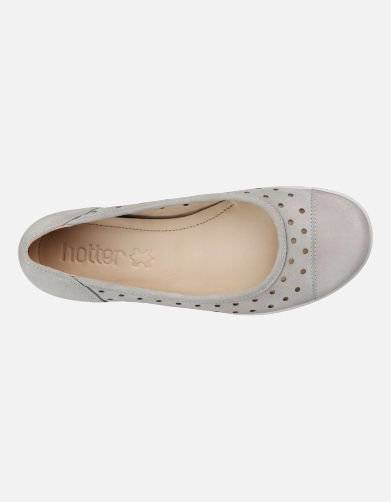Livvy Womens Punched Detail Ballet Pumps