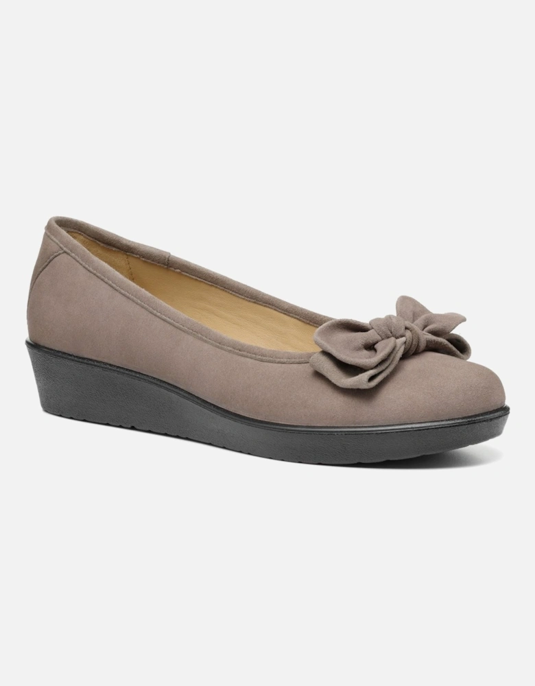 Jade Womens Low Wedge Pumps