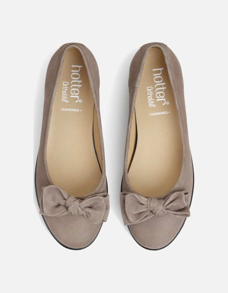 Jade Womens Low Wedge Pumps