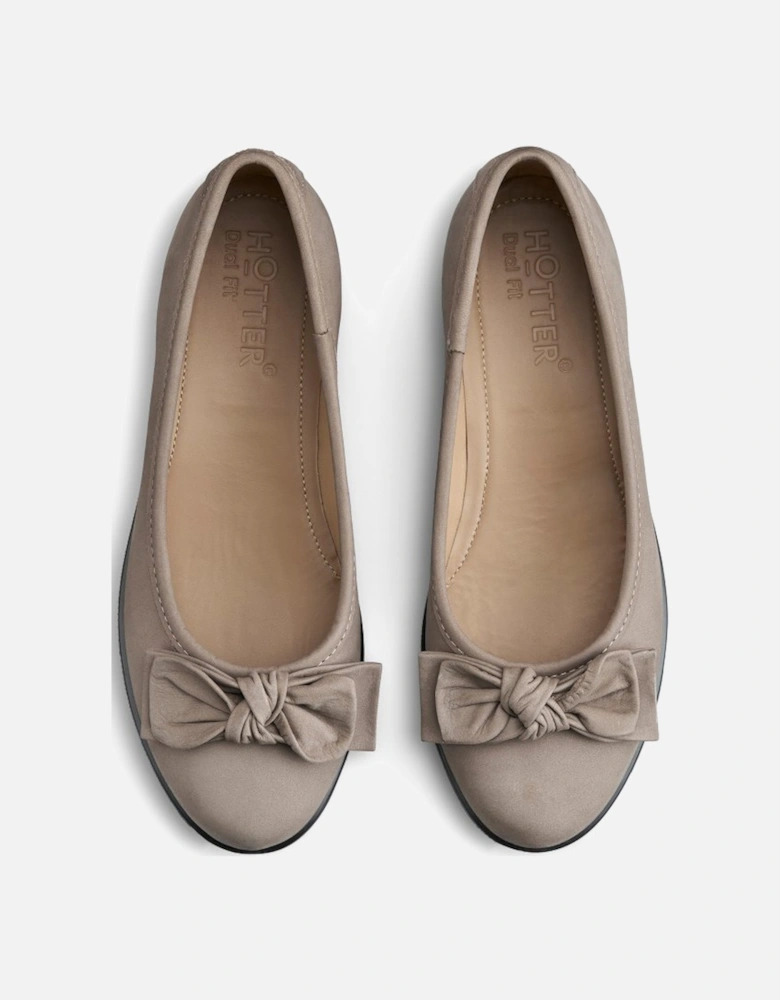 Jade Womens Low Wedge Pumps