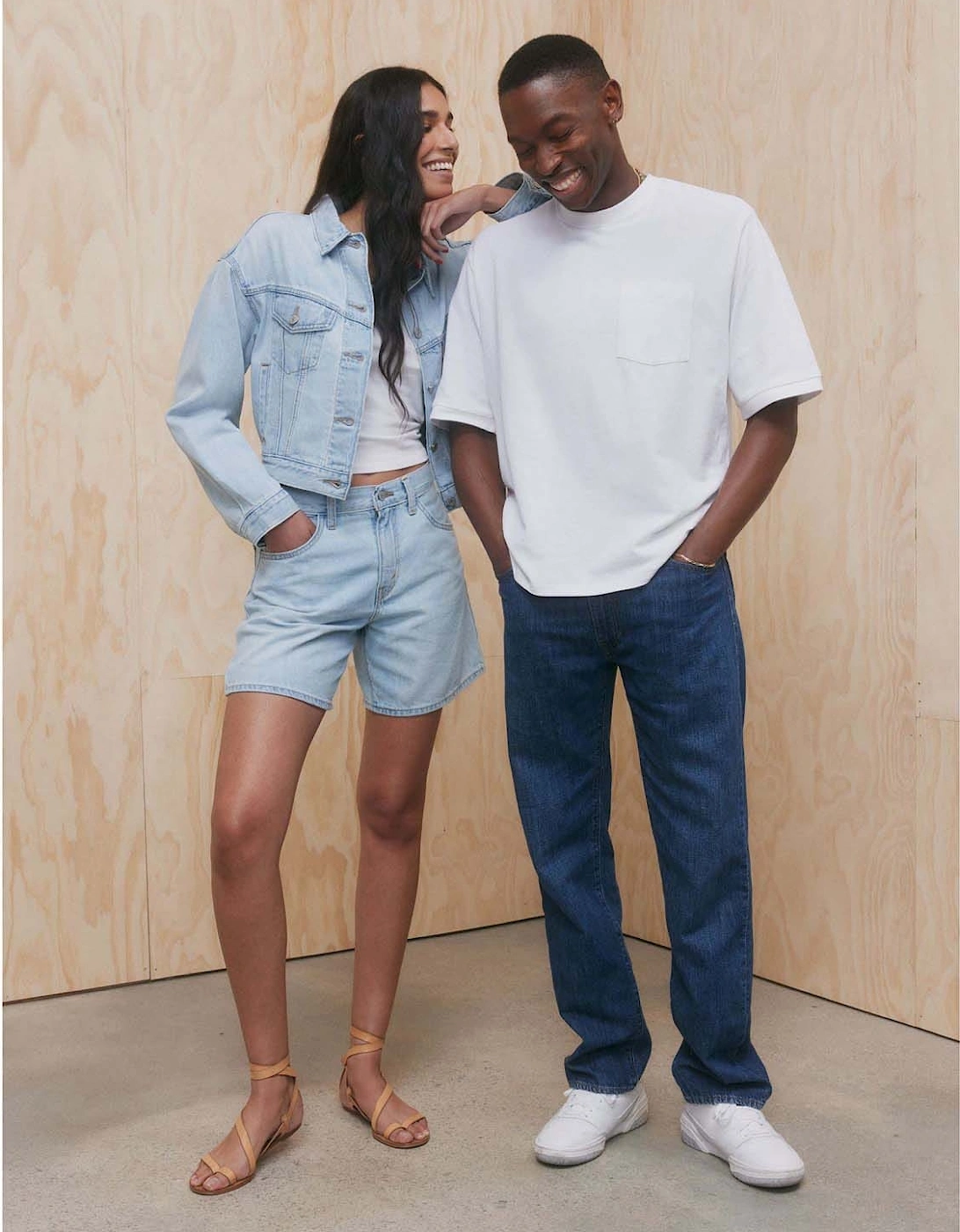 555 Relaxed Straight Lightweight Jeans