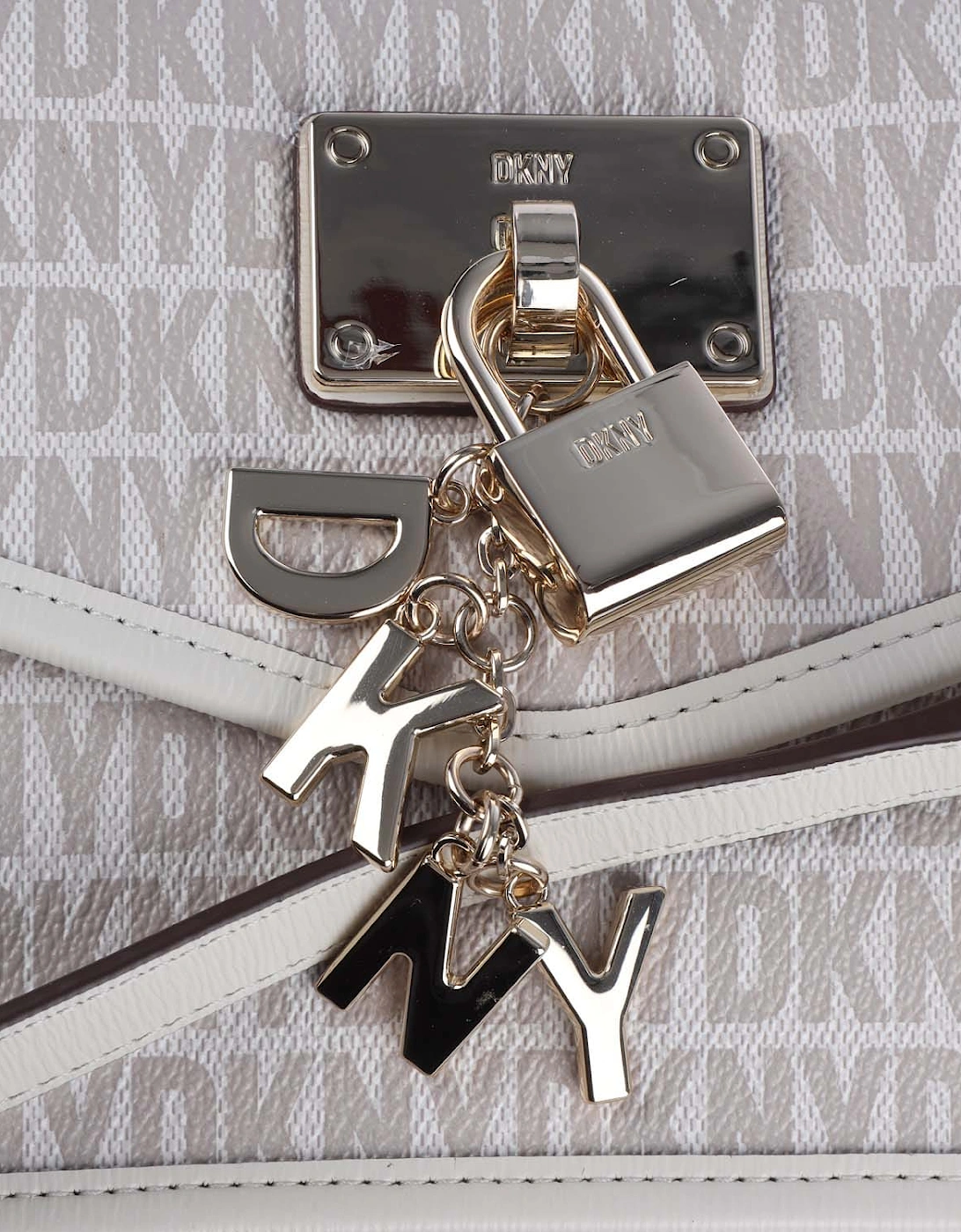 Elissa Sm Flap Shoulder Bag