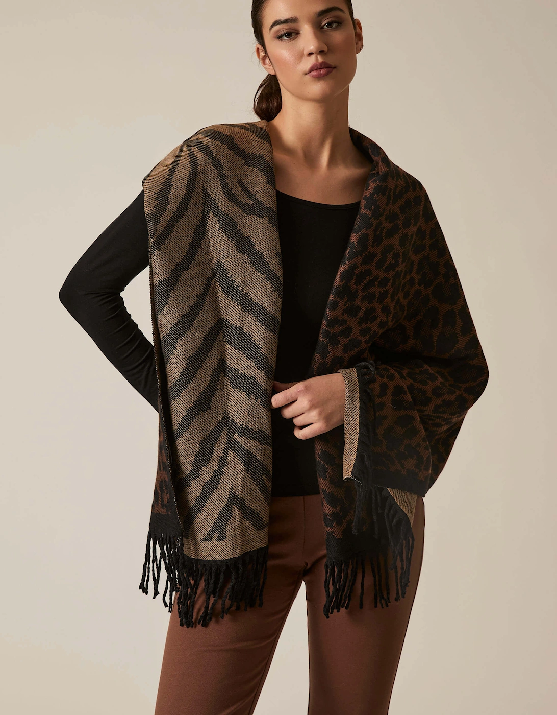 James Lakeland Women's Leopard Tassel Camel Scarf