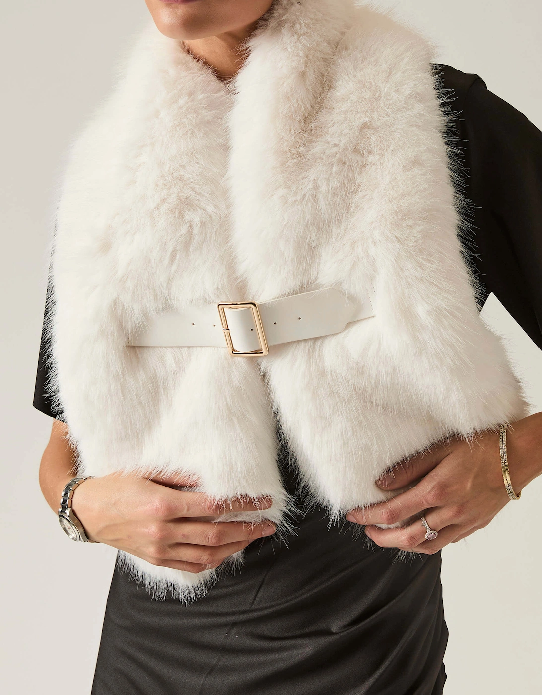 Buckled Cream Faux Fur Collar