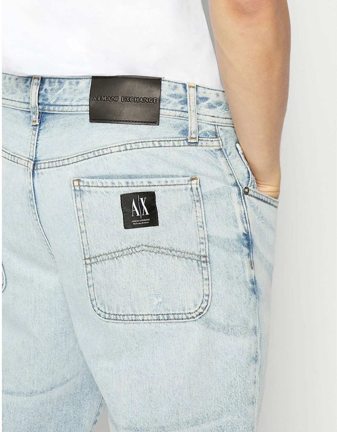 J90 Carrot-Fit Jeans