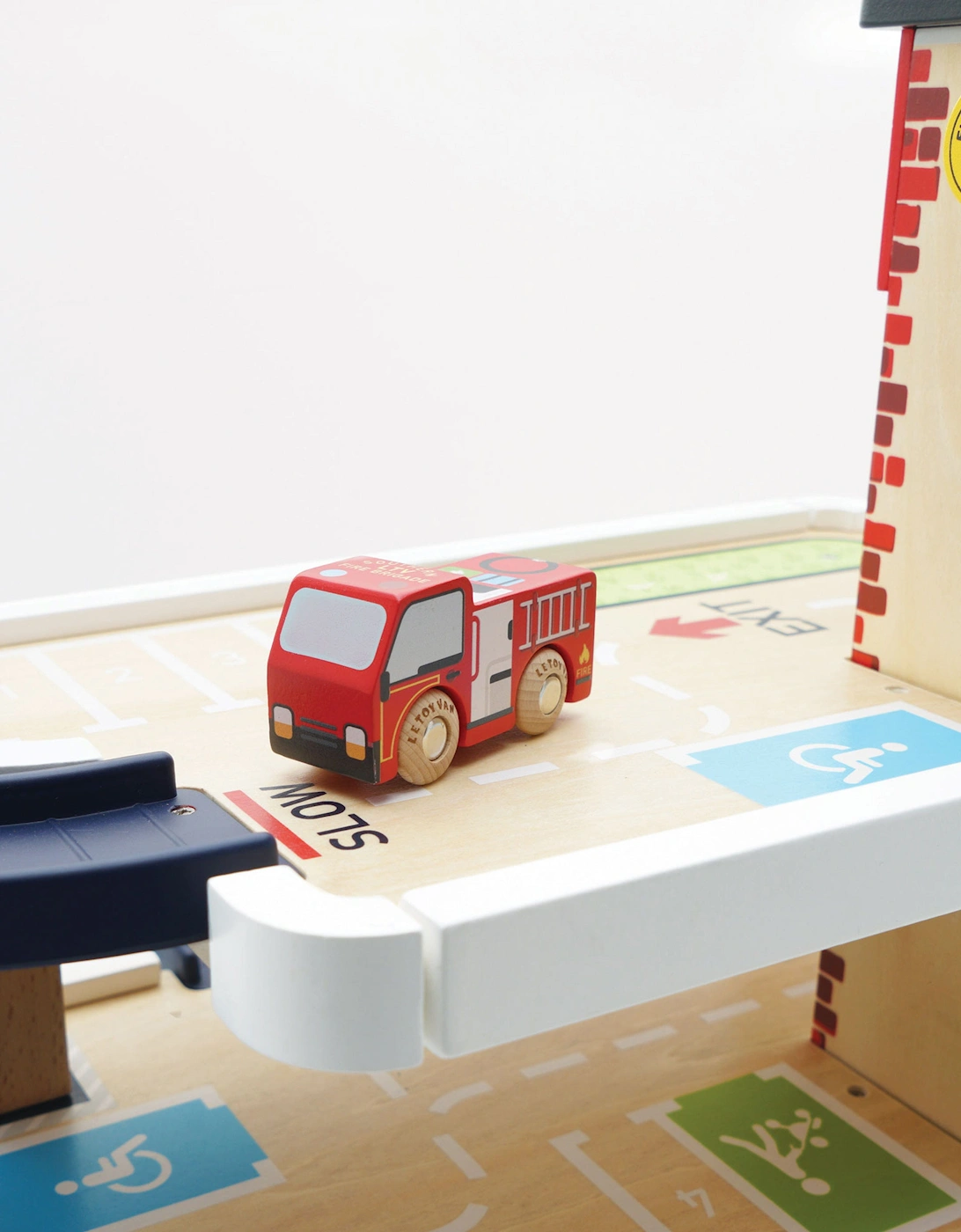 Fire & Rescue Wooden Garage (W:59.5 x D:45 x H:40cm)