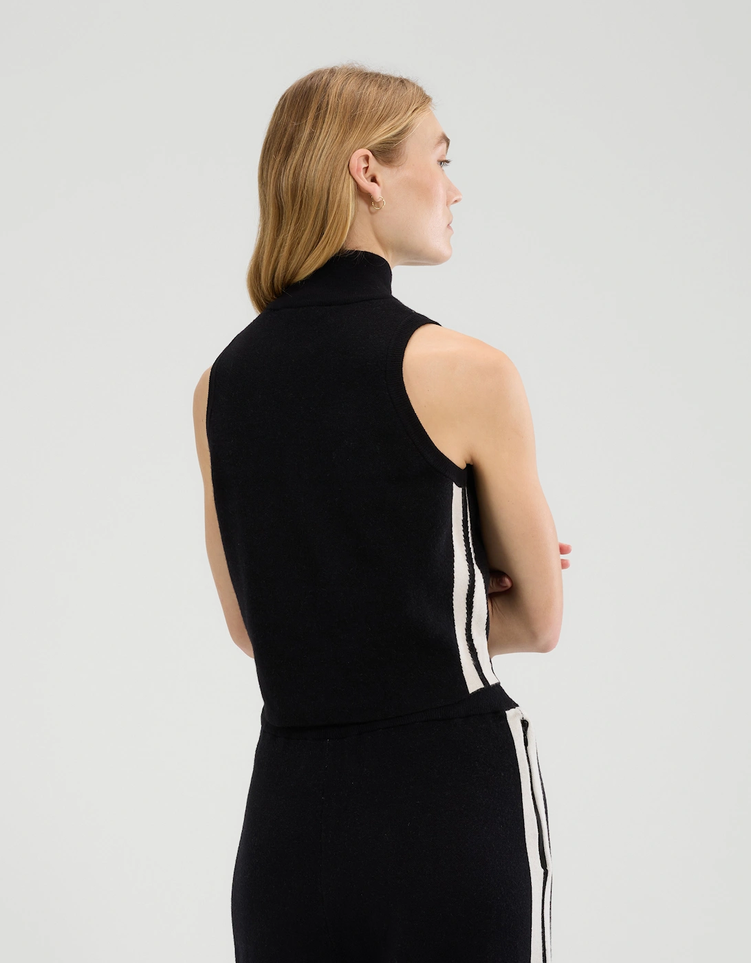 Surista 1/4 Zip Top - Black