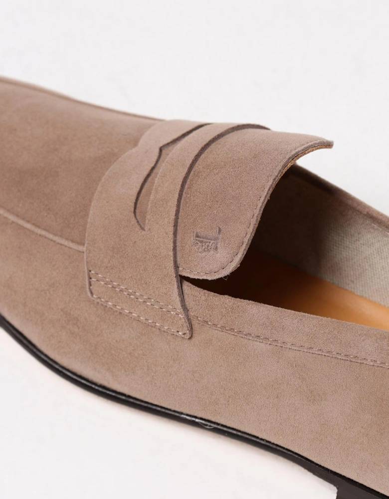 Timeless Suede Loafers: Comfortable Versatile Footwear