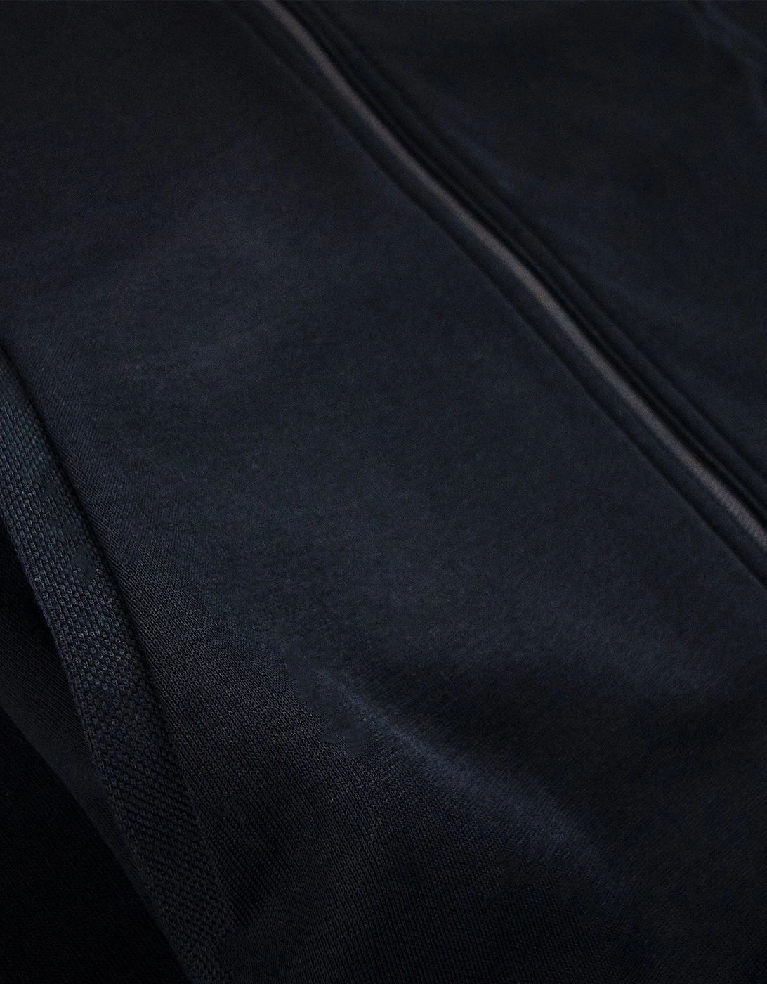 Saggy Curved Logo Zip Up Sweatshirt Black 001