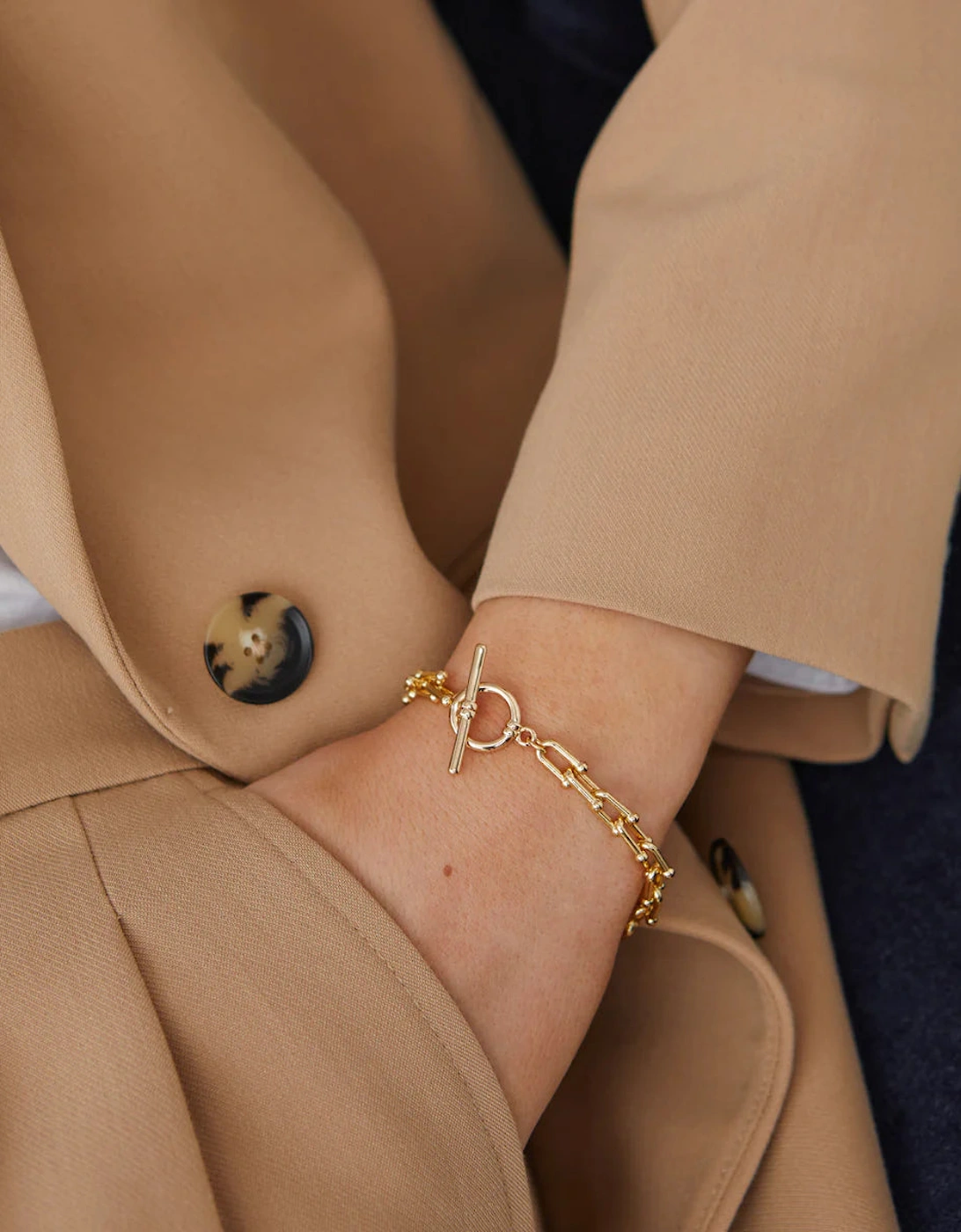 London gold T bar bracelet