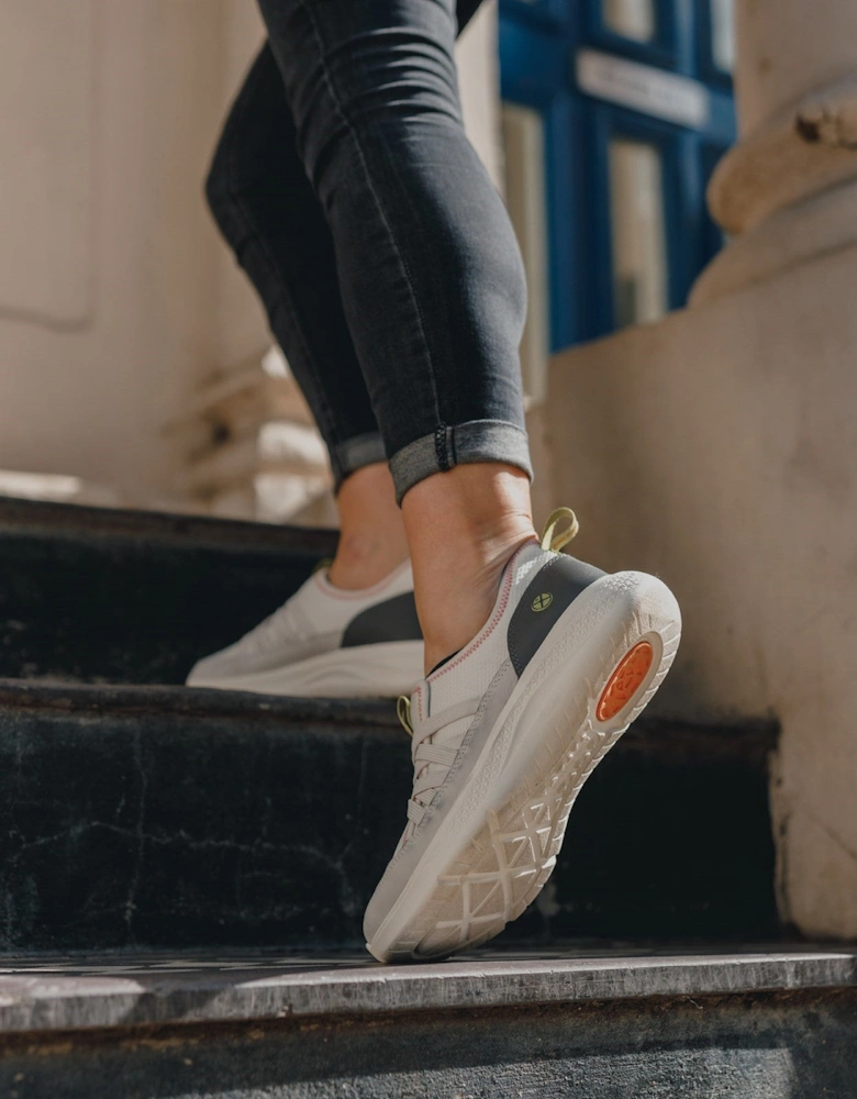 ELEVATE STEP IN Ladies Trainers White